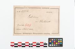 Etikett zu Bronzehalbmondgehängefibel (NHMW-PRAE-025256)